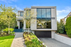 2356 Bellevue Avenue West Vancouver, BC V7V 1C8