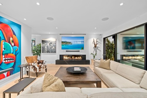 2356 Bellevue Avenue, West Vancouver, BC - Indoor Photo Showing Living Room With Fireplace