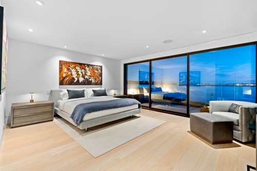 2356 Bellevue Avenue, West Vancouver, BC - Indoor Photo Showing Bedroom
