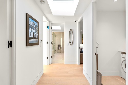 2356 Bellevue Avenue, West Vancouver, BC - Indoor Photo Showing Laundry Room