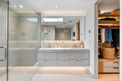 2356 Bellevue Avenue, West Vancouver, BC - Indoor Photo Showing Bathroom