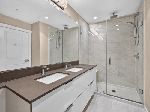 204-2651 Library Lane, North Vancouver, BC - Indoor Photo Showing Bathroom
