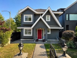 2388 5th Avenue E Vancouver, BC V5N 1N1