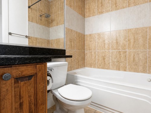 2388 5Th Avenue E, Vancouver, BC - Indoor Photo Showing Bathroom