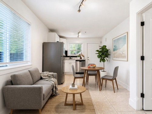 2388 5Th Avenue E, Vancouver, BC - Indoor