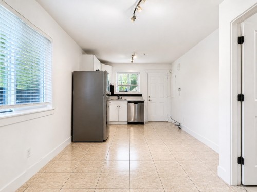 2388 5Th Avenue E, Vancouver, BC - Indoor Photo Showing Kitchen