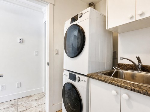 2388 5Th Avenue E, Vancouver, BC - Indoor Photo Showing Laundry Room
