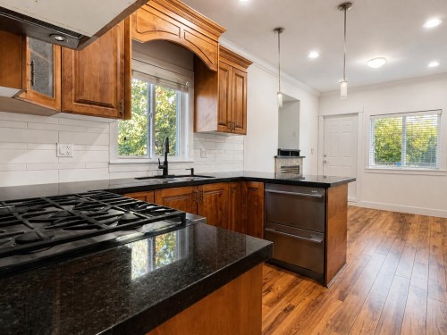 2388 5Th Avenue E, Vancouver, BC - Indoor Photo Showing Kitchen