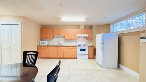 2-2139 22nd Avenue W, Vancouver, BC V6L 1L4 2