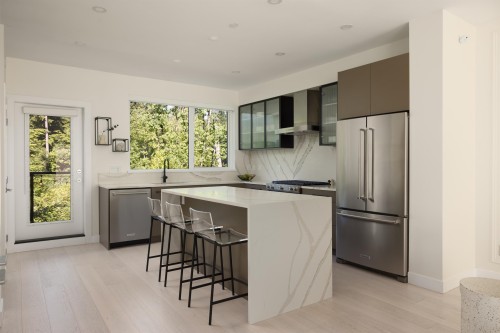 49-3597 Malsum Drive, North Vancouver, BC - Indoor Photo Showing Kitchen