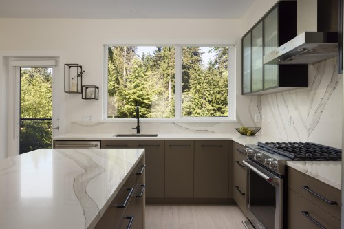 49-3597 Malsum Drive, North Vancouver, BC - Indoor Photo Showing Kitchen With Upgraded Kitchen