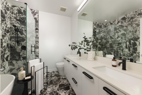 49-3597 Malsum Drive, North Vancouver, BC - Indoor Photo Showing Bathroom