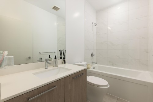 49-3597 Malsum Drive, North Vancouver, BC - Indoor Photo Showing Bathroom