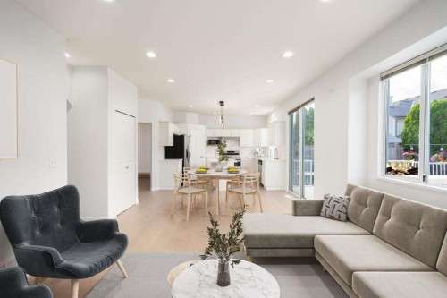 1371 Po Avenue, Port Coquitlam, BC - Indoor Photo Showing Living Room