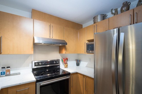 263-1100 29Th Street E, North Vancouver, BC - Indoor Photo Showing Kitchen