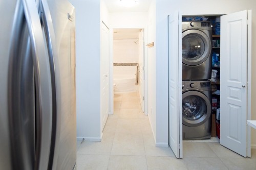 263-1100 29Th Street E, North Vancouver, BC - Indoor Photo Showing Laundry Room