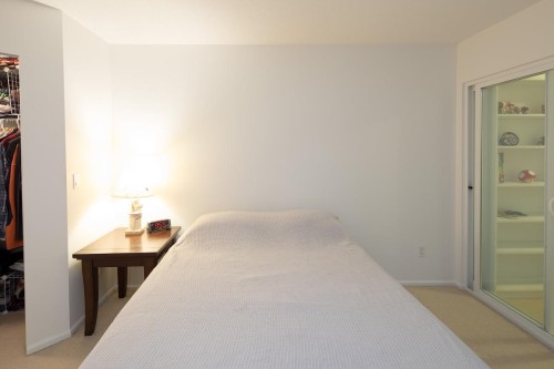 263-1100 29Th Street E, North Vancouver, BC - Indoor Photo Showing Bedroom