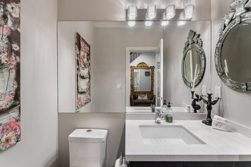 1075 Esplanade Avenue, West Vancouver, BC - Indoor Photo Showing Bathroom