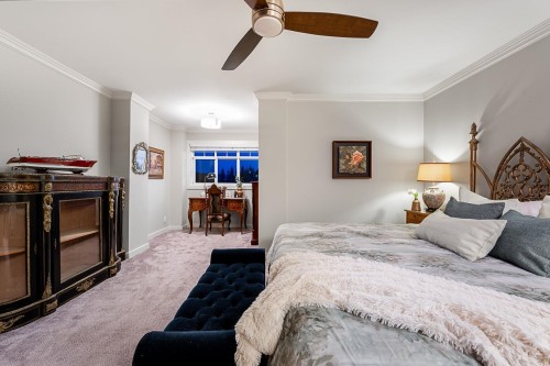 1075 Esplanade Avenue, West Vancouver, BC - Indoor Photo Showing Bedroom