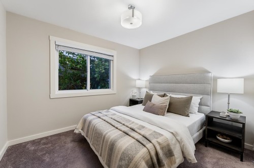 1075 Esplanade Avenue, West Vancouver, BC - Indoor Photo Showing Bedroom