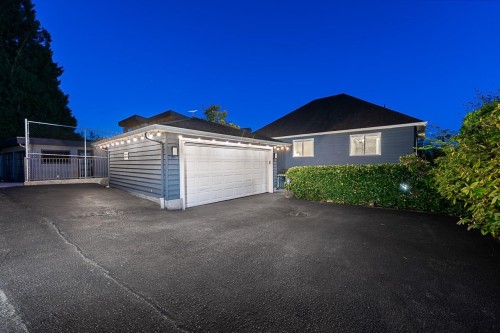 1075 Esplanade Avenue, West Vancouver, BC - Outdoor