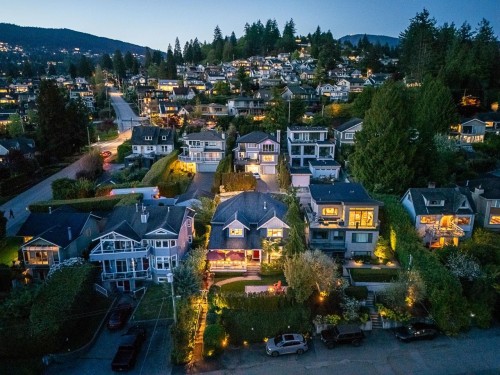 1075 Esplanade Avenue, West Vancouver, BC - Outdoor With View