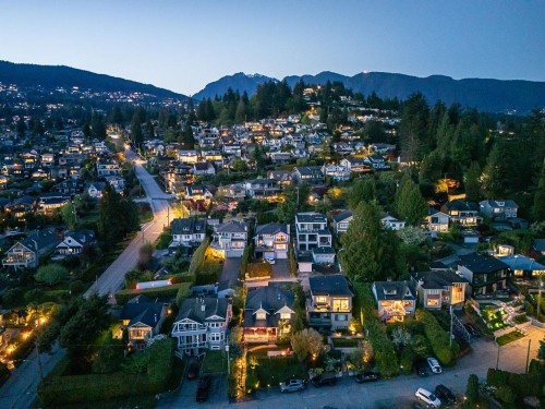 1075 Esplanade Avenue, West Vancouver, BC - Outdoor With View