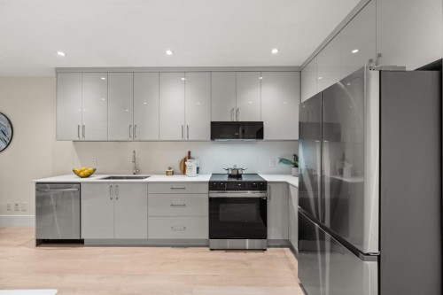 Suite-324 18th Street E, North Vancouver, BC V7L 2Y9 3