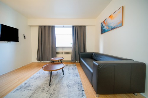 206-1925 Nelsonstreet , Vancouver, BC V6G 1K9 2