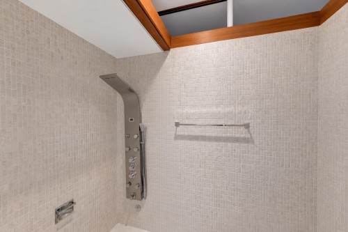 4290 Salish Drive, Vancouver, BC - Indoor Photo Showing Bathroom