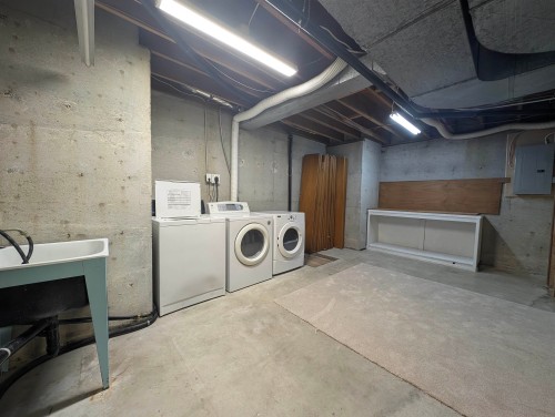 4290 Salish Drive, Vancouver, BC - Indoor Photo Showing Laundry Room