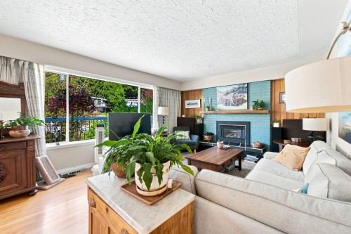 1033 Clements Avenue, North Vancouver, BC - Indoor Photo Showing Living Room With Fireplace