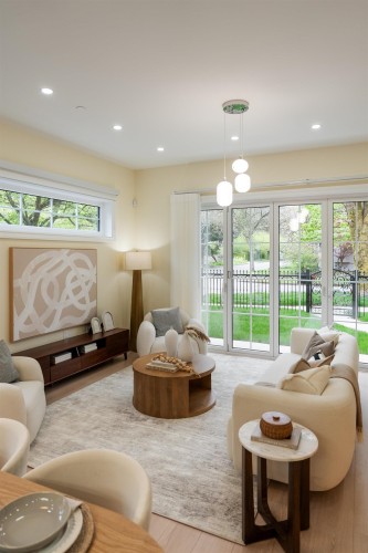 2-4503 15Th Avenue W, Vancouver, BC - Indoor Photo Showing Living Room