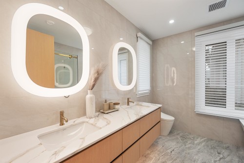 2-4503 15Th Avenue W, Vancouver, BC - Indoor Photo Showing Bathroom