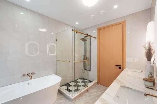 2-4503 15Th Avenue W, Vancouver, BC - Indoor Photo Showing Bathroom