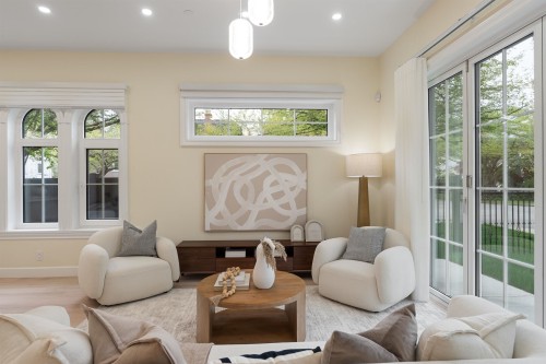 2-4503 15Th Avenue W, Vancouver, BC - Indoor Photo Showing Living Room