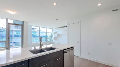 1507-9060 University Crescent, Burnaby, BC - Indoor Photo Showing Kitchen With Double Sink