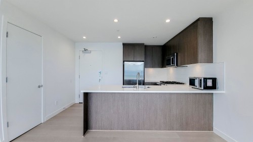 1507-9060 University Crescent, Burnaby, BC - Indoor Photo Showing Kitchen