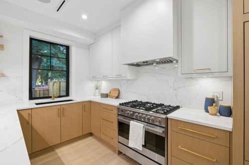 588 10Th Avenue E, Vancouver, BC 