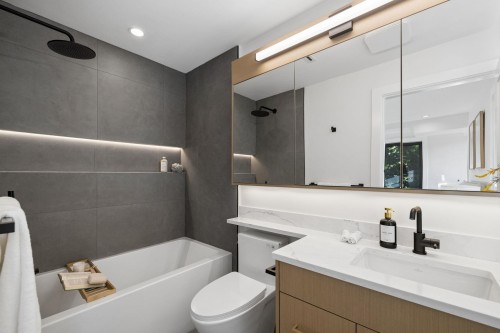 588 10Th Avenue E, Vancouver, BC 