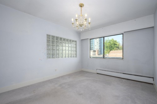 302-214 15Th Street E, North Vancouver, BC - Indoor Photo Showing Other Room