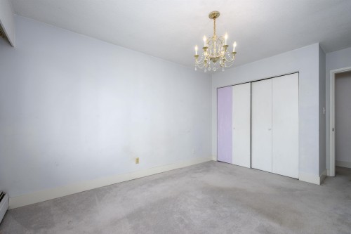 302-214 15Th Street E, North Vancouver, BC - Indoor Photo Showing Other Room