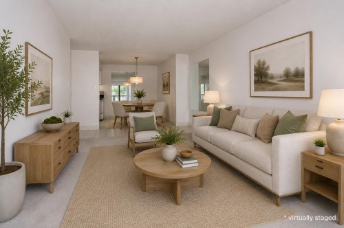 302-214 15Th Street E, North Vancouver, BC - Indoor Photo Showing Living Room