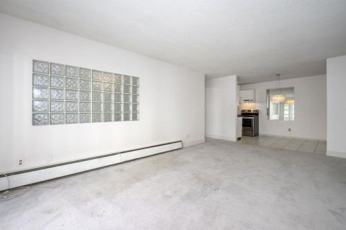302-214 15Th Street E, North Vancouver, BC - Indoor Photo Showing Other Room