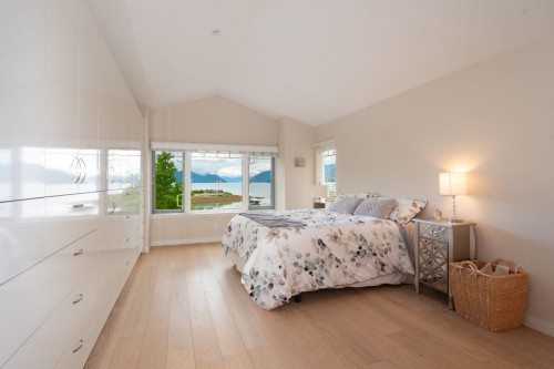 43 Point Terrace, West Vancouver, BC - Indoor Photo Showing Bedroom
