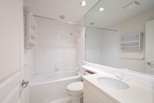 43 Point Terrace, West Vancouver, BC - Indoor Photo Showing Bathroom