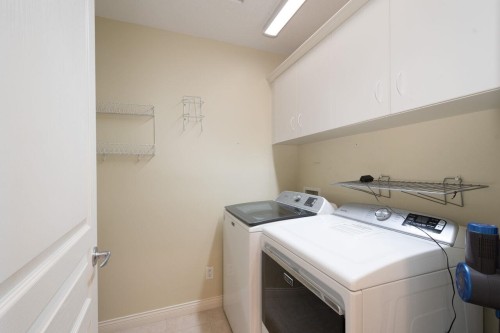 43 Point Terrace, West Vancouver, BC - Indoor Photo Showing Laundry Room