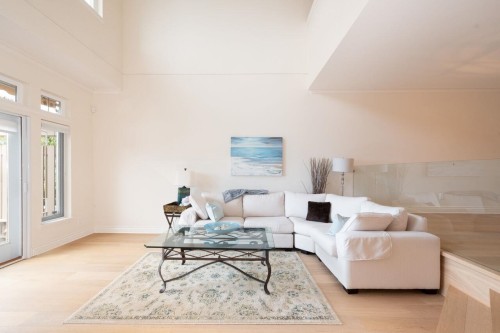 43 Point Terrace, West Vancouver, BC - Indoor Photo Showing Living Room