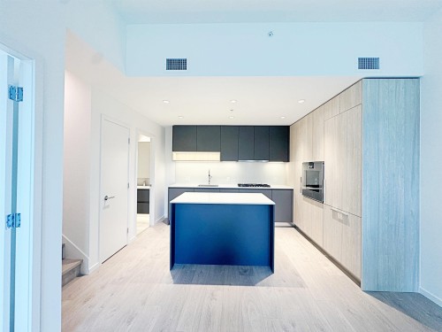 2-6200 Minoru Boulevard, Richmond, BC - Indoor Photo Showing Kitchen