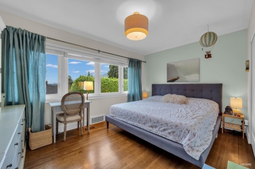 1220 Braeside Street, West Vancouver, BC - Indoor Photo Showing Bedroom